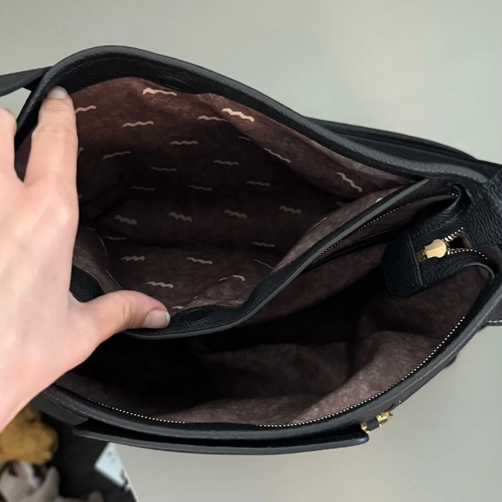 Songmont Medium Yore Hobo in Pebbled Onyx 🖤 Offers Encouraged 🤓 - Picture 14 of 15